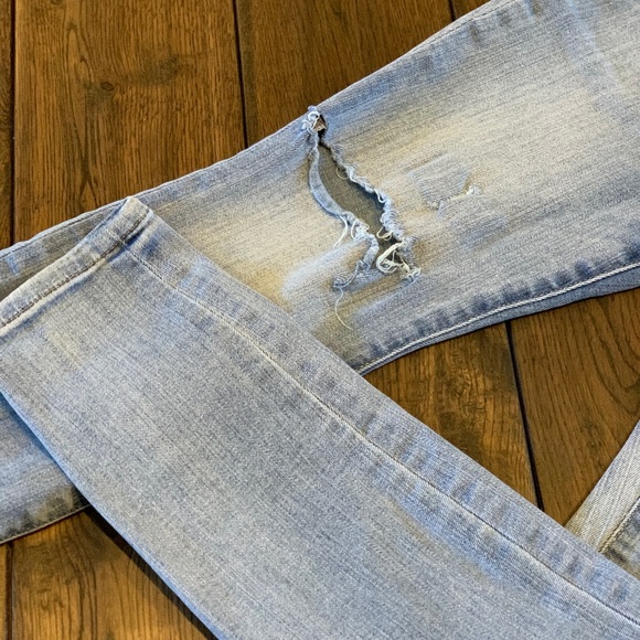 GAP Women’s True Skinny Destructed Jean - Picture 4 of 14